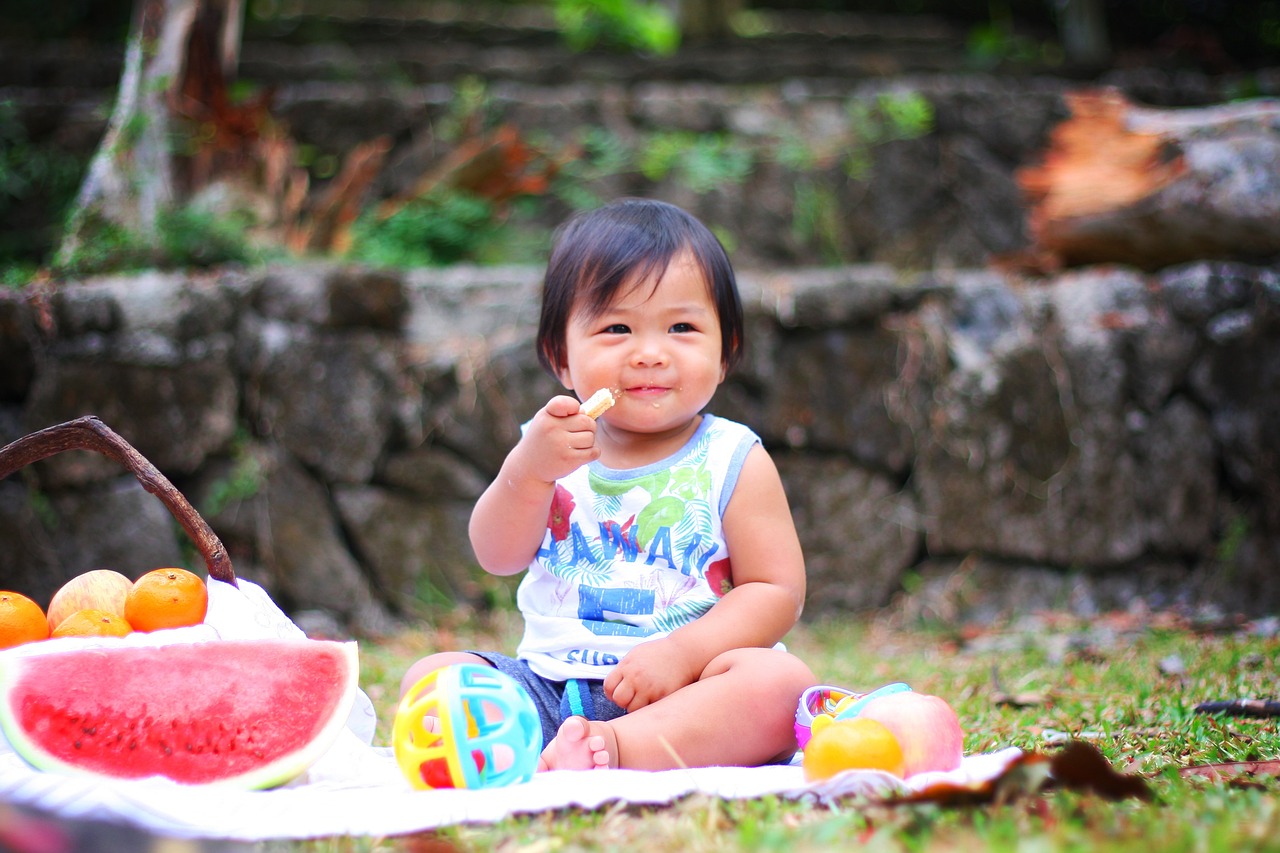 三个月宝宝可以看电视吗？婴幼儿电视观看问题的全面解析。