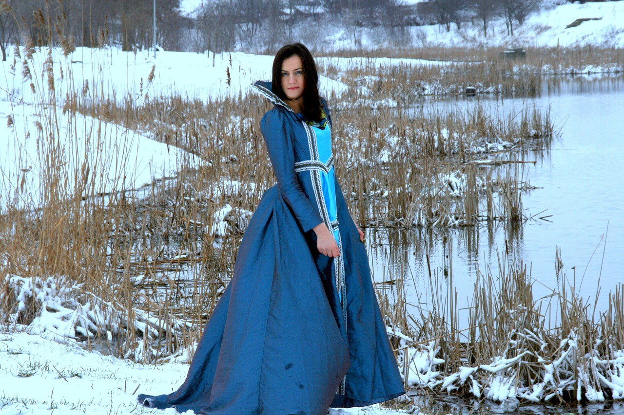 胭脂雪，古代女性命运与情感的展现