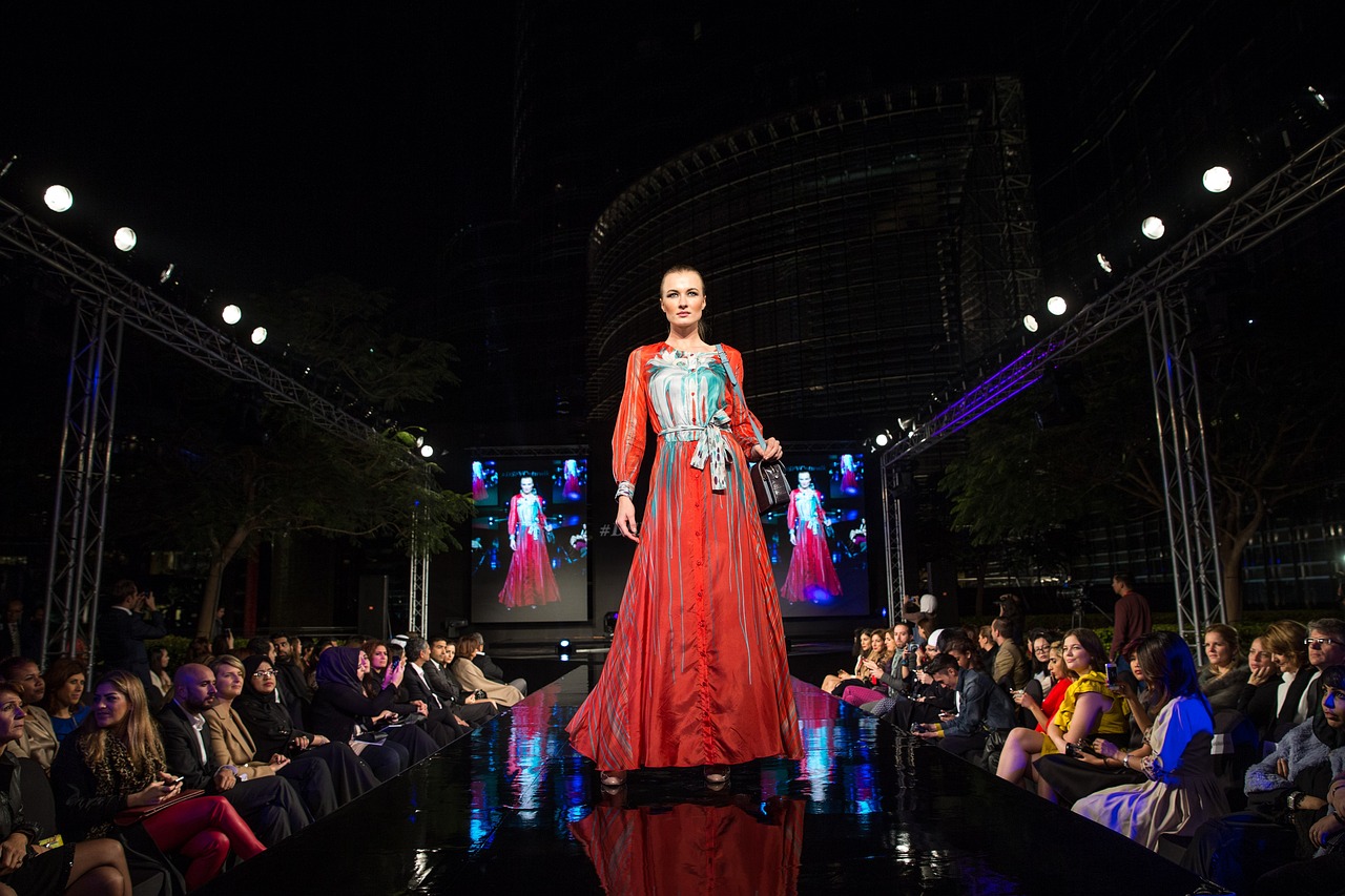 梦之屋女装最新时尚潮流图片，引领女装潮流风尚！