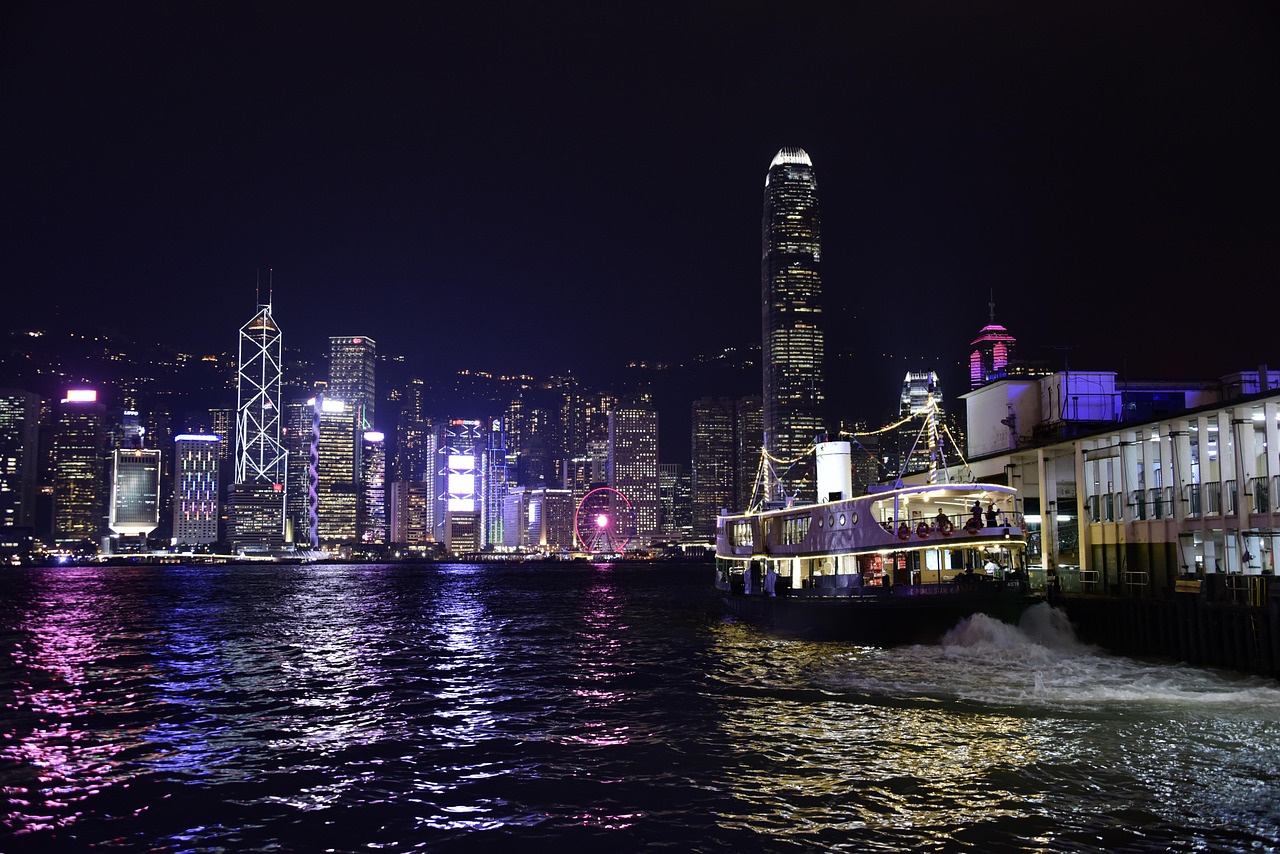 广东湛江明星璀璨闪耀，照亮城市天际线