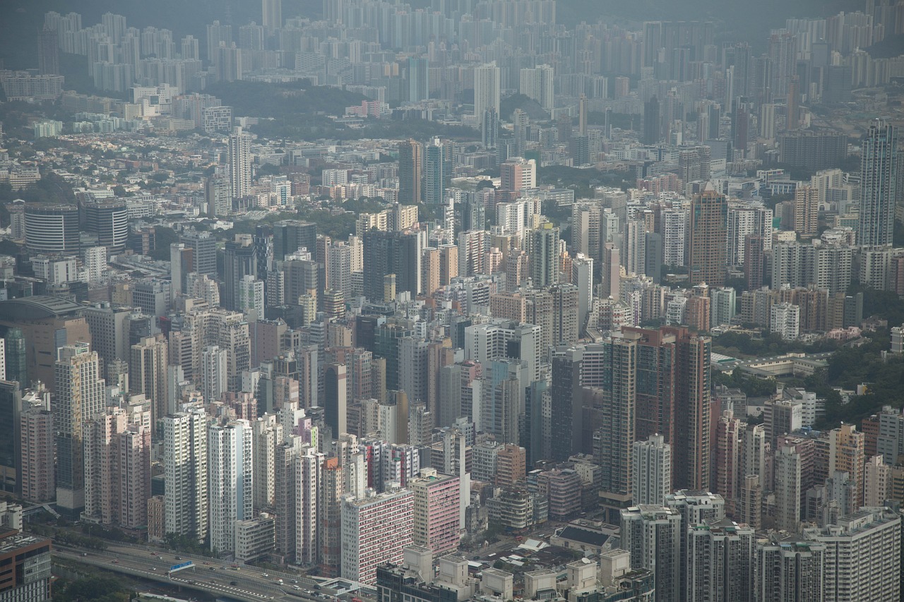 最新中央房地产调控政策及其对房地产市场的影响分析